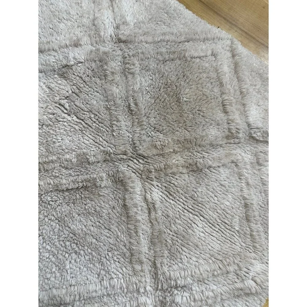 Plush Diamond Pattern Bath Mat